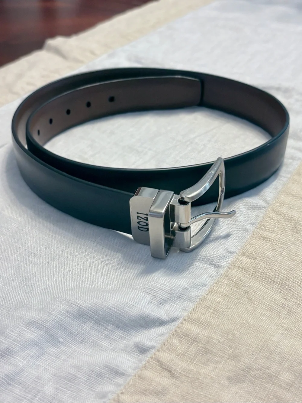 Izod Reversible Black/Brown Leather Belt with Polished Silver Buckle (S)